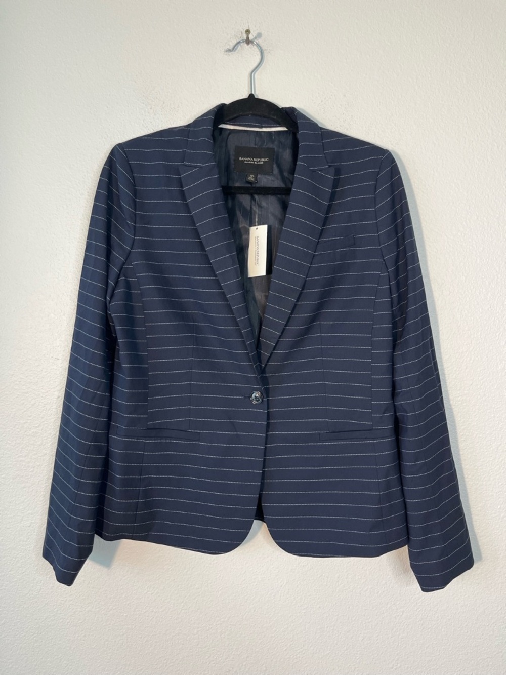 Banana Republic Womens Classic Blazer in Navy Blue with White Pinstripes Size 10
